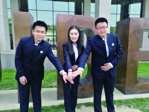 本周末，“一带一路”国际合作高峰论坛将在京开幕，来自北京28所高校的志愿者已准备就绪，他们将以饱满的热情、认真的态度、完美的姿态和优质的服务，展示中国当代青年的风采。