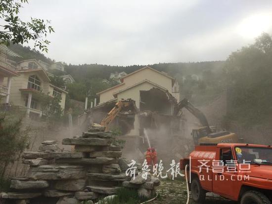 济南一村藏豪华别墅群 700余人出动强制拆除
