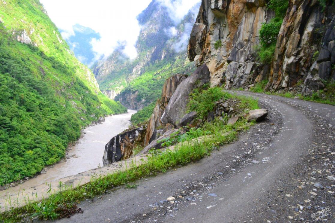 滇藏新通道（西藏境内）今年年底建成通车